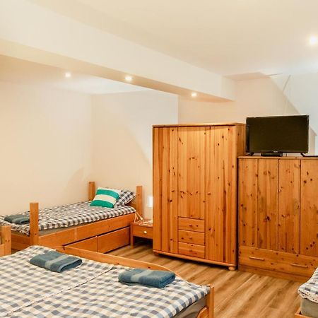 Апартаменты Olivia Apartman Шарошпатак Экстерьер фото