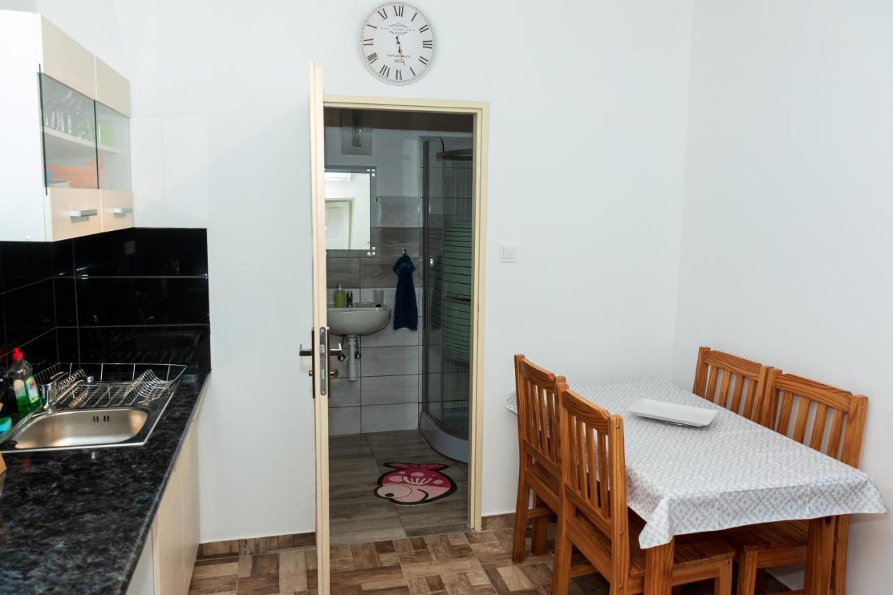 Апартаменты Olivia Apartman Шарошпатак Экстерьер фото