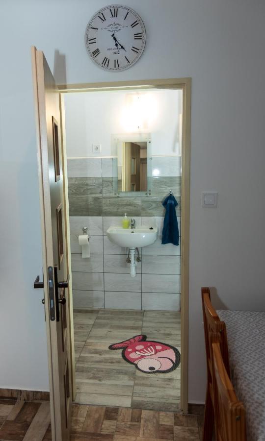 Апартаменты Olivia Apartman Шарошпатак Экстерьер фото