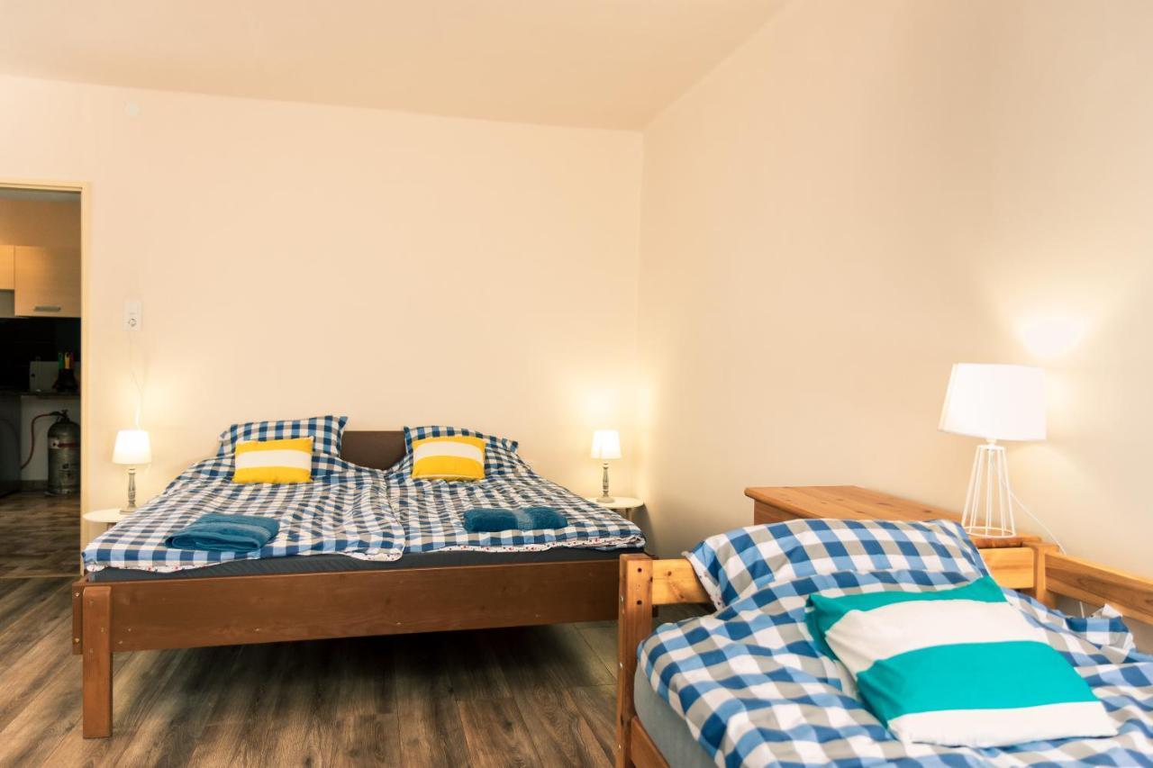 Апартаменты Olivia Apartman Шарошпатак Экстерьер фото